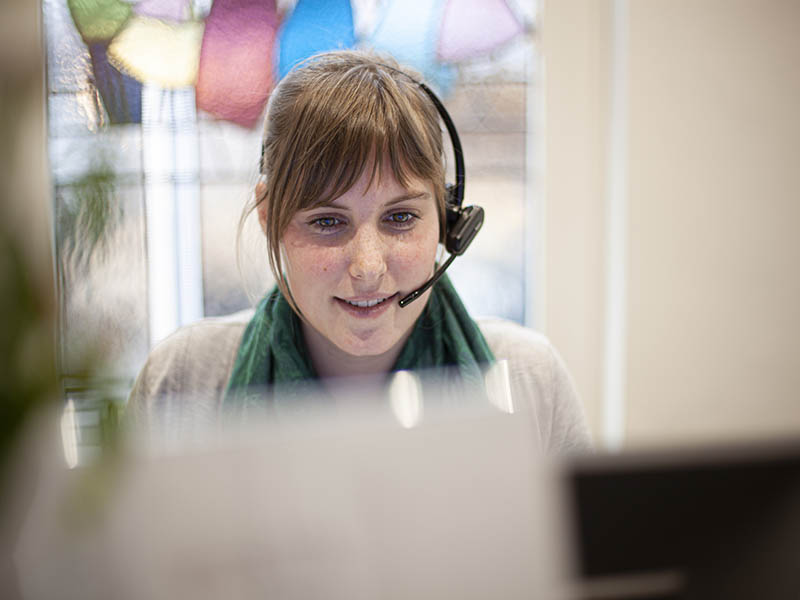 Telefoniste-assistente-800600